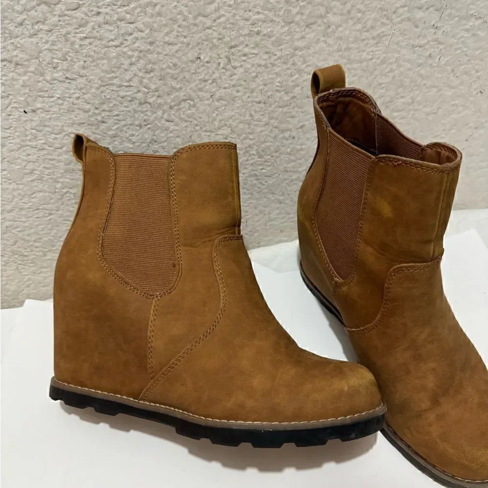 Universal Thread wedge boot tan size 7